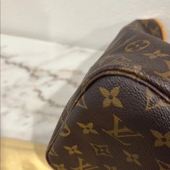 Louis Vuitton Neverfull Tote Bag MM - Picture 8 of 11